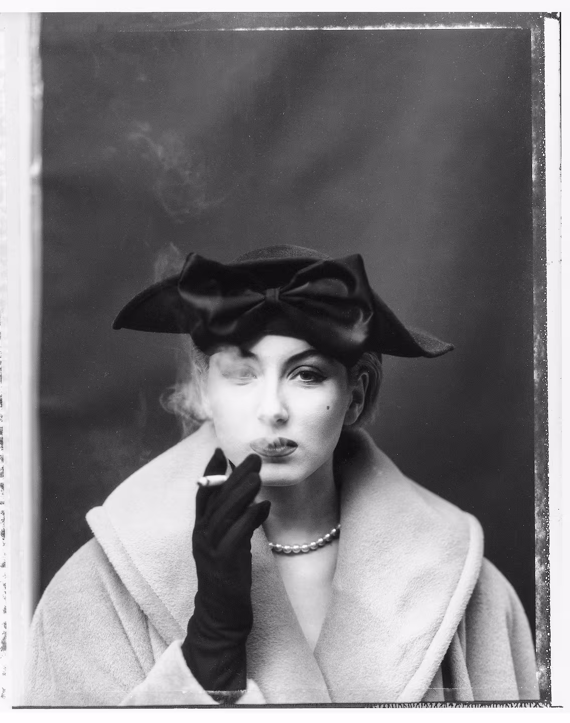 Donna con cappello e sigaretta, Studio Firenze, Italy 1988